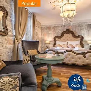 Hotel Plaza Marchi Old Town - Mag Quaint&elegant Boutique